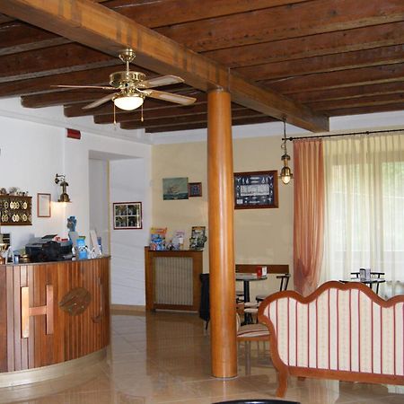 Hotel Johnson Peschiera del Garda Bagian luar foto