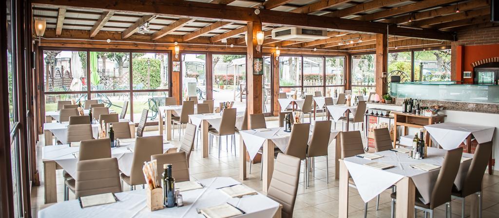 Hotel Johnson Peschiera del Garda Bagian luar foto