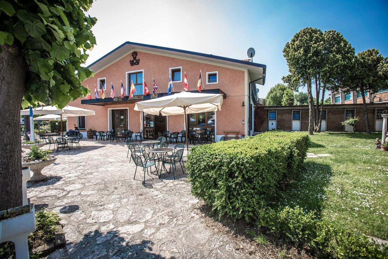 Hotel Johnson Peschiera del Garda Bagian luar foto