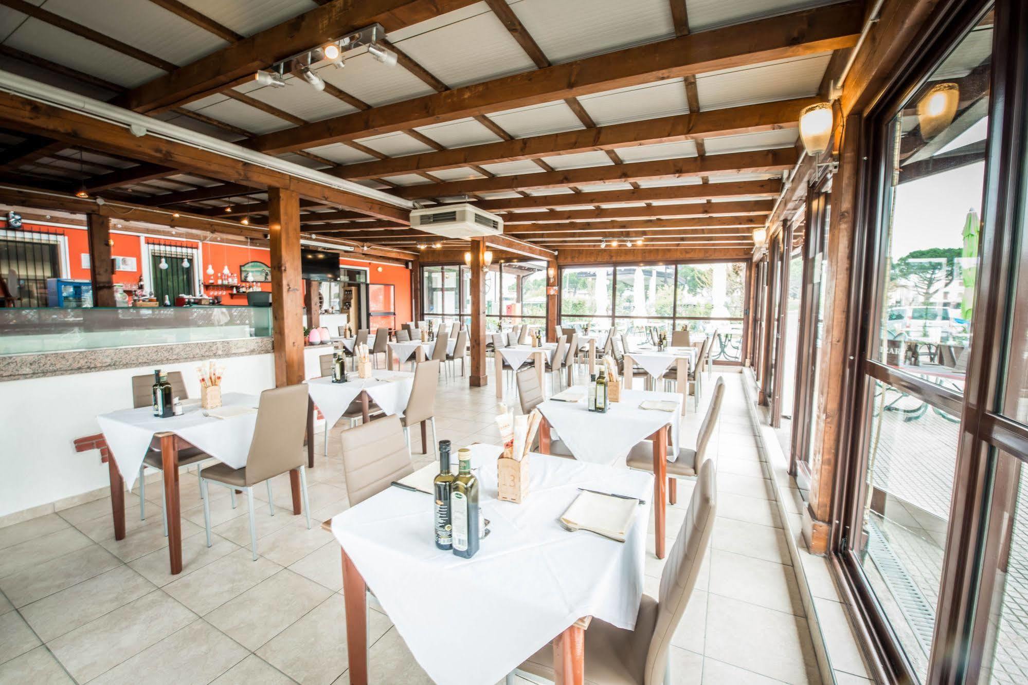 Hotel Johnson Peschiera del Garda Bagian luar foto