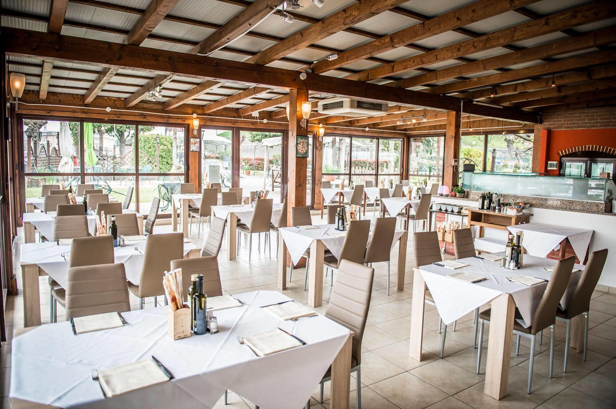 Hotel Johnson Peschiera del Garda Bagian luar foto