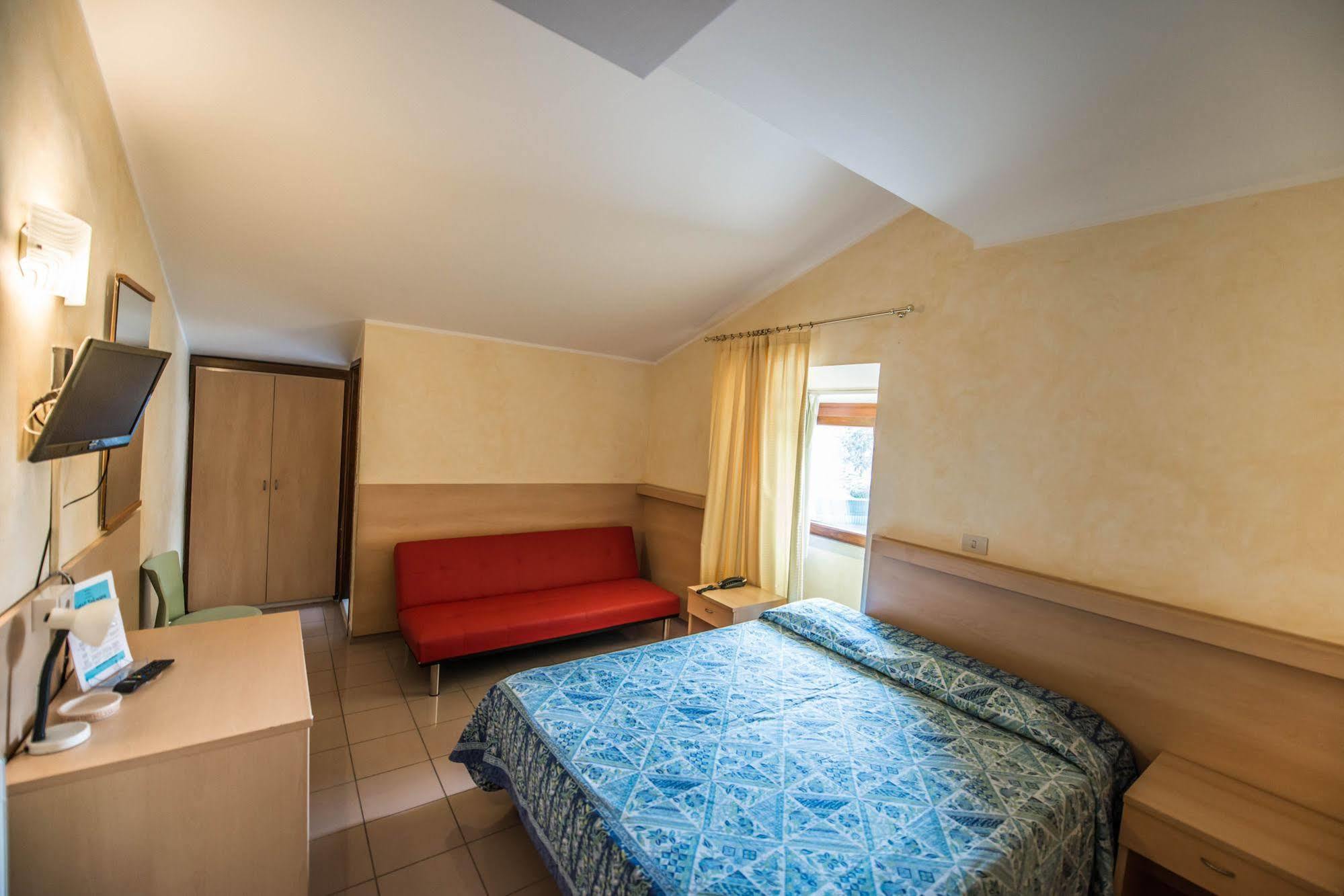 Hotel Johnson Peschiera del Garda Bagian luar foto