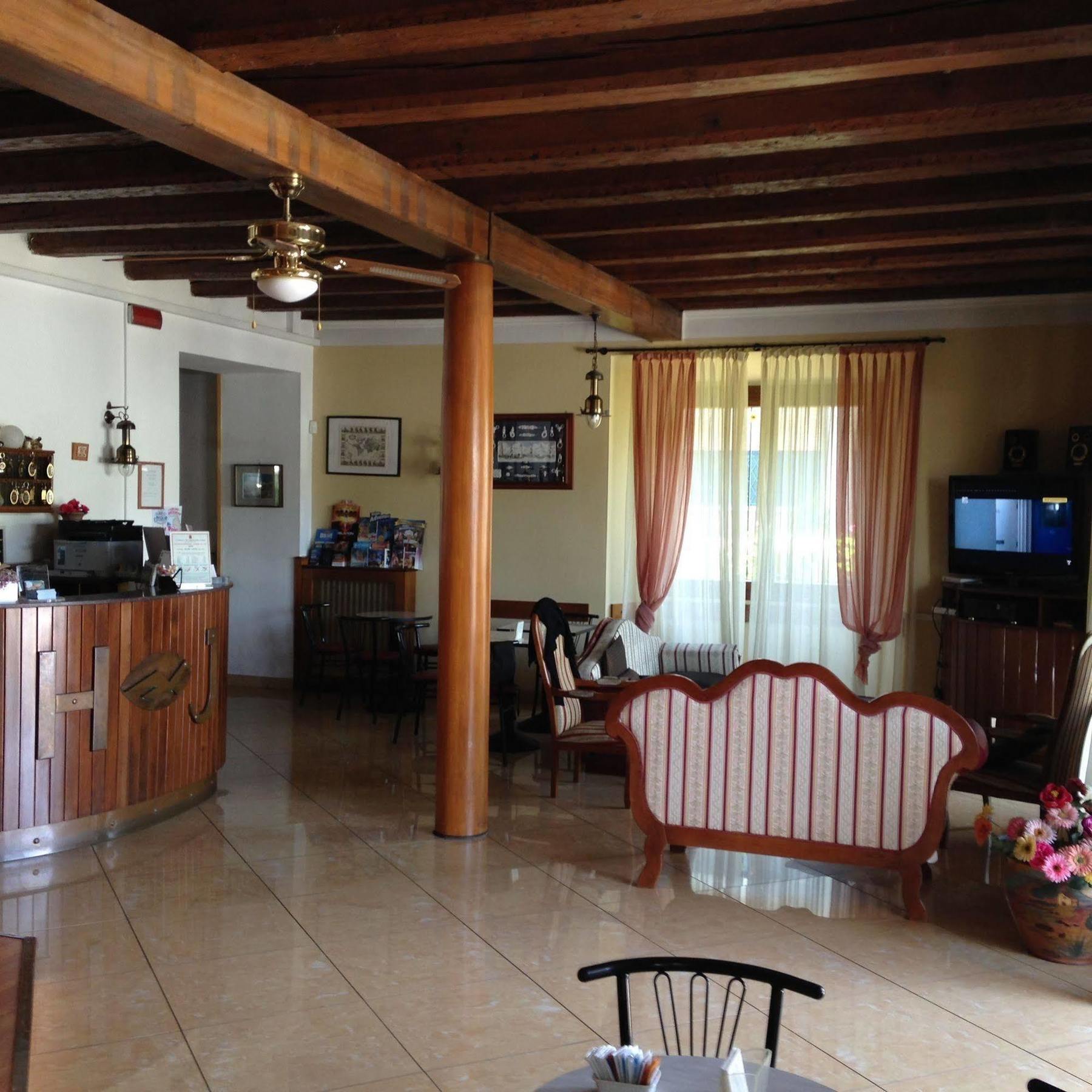 Hotel Johnson Peschiera del Garda Bagian luar foto