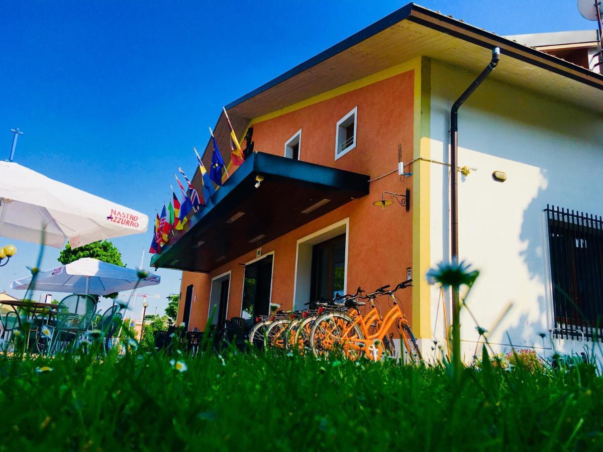 Hotel Johnson Peschiera del Garda Bagian luar foto